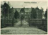 Vilhelmina Folkskola uppförd under åren 1917-1918. Vykort från F.H. Sörlins Pappershandel Vilhelmina.