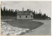 Stationhus i trä. Hållplats 1937, trafik rälsbusshållplats 1958, nedlagd 1975.