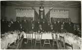 Högre befälet och medaljörerna vid den av Kungliga Järnvägsstyrelsen arrangerande festmåltiden den 30 September 1933 å Centralhotellet i Arvidsjaur i anledning bandelens Arvidsjaur - Sorsele öppnande för allmän trafik.