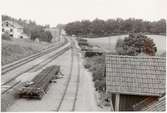 Vrena bild över norra bangården, och ett upplag av räls.Trafik började 1876.