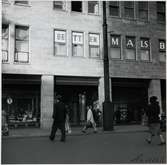 Gatubild på en resebyrå i Hamburg Tyskland.