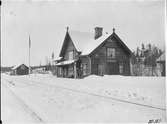 Vinterbild på stationshuset i Hundsjö.