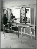 Interiör av Skövde stationshus, biljettexpeditionen.