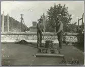 Takläggning i Tumba.