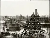 Bro över Dalälven vid Krylbo under byggnation. Öppnades i september 1875.