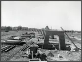 Viadukt för godstågsspår Almedal - Sävenäs rangerbangård under konstruktion.