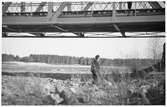 Under järnvägsbron vid Luleälven på linjen mellan Hednoret och Boden Södra.