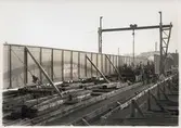 Brobygge över Ätran. Montering av brobalkar.