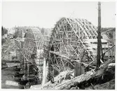 Tallbergsbroarna (Nyåkersbron) under konstruktion 1918 över Öreälven.