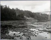 Nya broläget från Öreälvens älvbotten med gamla bron i bakgrunden.
