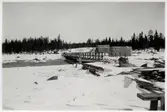 Provisorisk transportbro över Skellefteälven vid Slagnäs på linjen mellan Sorsele och Arvidsjaur vintertid.