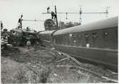 Från uppröjningsarbetet vid urspårningen i Pålsboda 1951 av Statens Järnvägar, SJ Dk 539. I förgrunden en Norges Statsbaner, NSB sovvagn.