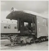 Krockskadad 3:e klassvagn, möjligtvis en Xoa3.