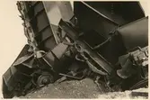 Godsvagnar med malm som står på högkant efter olycka i Nattavaara september 1953.