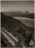 Statens Järnvägar, SJ Oe 74 och SJ Oe 75 har spårat ur efter ett jordskred i närheten av Straumsnes på linjen mellan Riksgränsen och Narvik 1937.