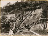 Röjningsarbete i slänten efter jordskredet i Getå som orsakade olyckan den 1 oktober 1918.