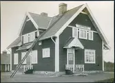 Stationshus vid Lappträsk. Station anlagd 1910. En- och enhalvvånings träbyggnad
