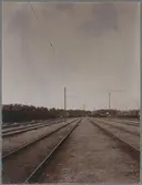 Försöksbanan Tomteboda - Värtan.
Kontaktledning med svängbara utliggare, för underlättning av uppsträckning av kontaktledning.