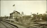 Bastuträsk station. Statens Järnvägar, SJ. Banan öppnades 1894. Det första stationshuset före ombyggnaden 1909-1912. Banan Bastuträsk - Skellefeå öppnades 1912. Elektrifierades 1997.