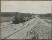 Dubbelspårsbyggnaden mellan Alingsås - Olskroken. SJ Kd lok. Öjaredsbanken med Ubbaredstunnel i bakgrunden.