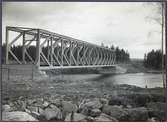 Bro över Indalsälven. Spannvidd på bron är 60.68 meter