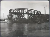 Album med fotografier från Bohusbanan.
Bro över Göta älv.
1:a brospannet under uppläggning.