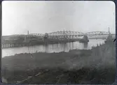Album med fotografier från Bohusbanan.
Bro över Göta älv.