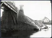 Album med fotografier från Bohusbanan.
Bro över Nordre älv, södra landfästet.