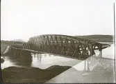 Album med fotografier från Bohusbanan.
Bro över Nordre älv.