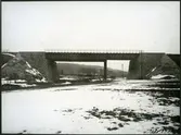 Bro vid Ström. Brobygge för dubbelspåret över kanalen mellan Rönninge - Ström.