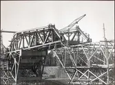 Färdigställande av klaffbron över Södertälje kanal.