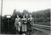 Långsjön 1940-tal. Systrarna Ingeborg, Siri och Ingrid samt okänd kvinna.