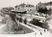 Statens Järnvägar, SJ A 1000.

Vy på stationsområde med bangård och del av järnvägsövergång i bild.