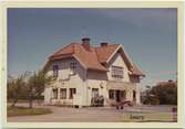 Vy  över Åsarp Station. Arkitekt T  J Folcke, Göteborg. Byggnads år 1906.