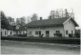 Stationen anlades 1862. Envånings stationshus i trä.