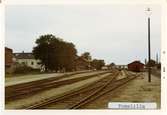 Tomelilla station 1971. Ystad - Eslövs Järnväg, YEJ. Stationen öppnades 1865. Det första stationshuset byggdes 1865 men revs när det andra byggdes 1887. Övergick till Statens Järnvägar, SJ 1941. Banan elektrifierades 1996.