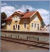 Station anlagd 1875. En- och enhalvvånings stationshus i trä .
NSJ , Nybro - Sävsjöströms Järnväg