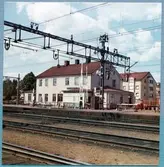 Station anlagd 1874. Tvåvånings putsat stationshus.