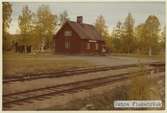 Hållplats anlagd 1915. Envånings stationshus i trä.