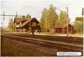 Stationen anlagd 1898 med tvåvånings stationshus i trä. Stationshuset är flyttat till MalmBanansvänners museum, MBv museum i Karlsvik, Luleå. Namnet ändrades från Koskulls kulle till Koskullskulle 1910-08-27