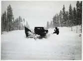 Inlandsbanan, Kåbdalis-Jokkmokk-Vajmat
Snöplogning av banvallen för rälsläggning på vintern