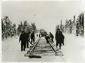 Banbyggnad Inlandsbanan.
Rälsläggning på vintern 1934