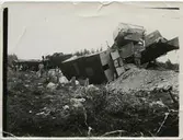 Banbyggnad Inlandsbanan.
Ett manskaps- och gruståg på väg mellan Moskosel och Trollforsen 1935-06-27 kör på en häst vid Abmoälven.Det blev urspårning.Loket, som gick sist, demolerar grusvagnarna som i sin tur demolerar två transportvagnar som gick först.
Av ett 40-tal arbetare dödas 7 (8) personer och 13 skadas.
SJ E 1096
Källa,Jöran Johansson, maj 2005