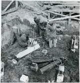 Alla betongrören på pålarna värms och bändas för optimal anpassning.