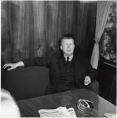 Landshövding Per Nyström ombord på Första eltåget.