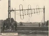 Ledningsbrygga monteras på bangården.