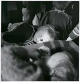 Ombord på barnevakueringståg från finland, mars 1944.