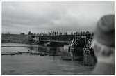 Järnvägsbron återställd av finska soldater på Murmanskbanan.