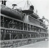 Drottning Victoria vid kajen i Trelleborgs hamn.