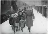 Finska barnen anländer till Central stationen.